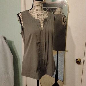 Women's NWOT Banana Republic Gray sleeveless top w/ box pleat size S